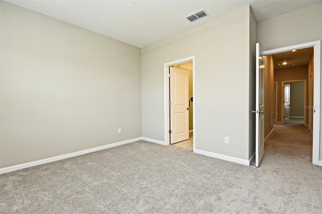 Building Photo - 627 Bayhawk St