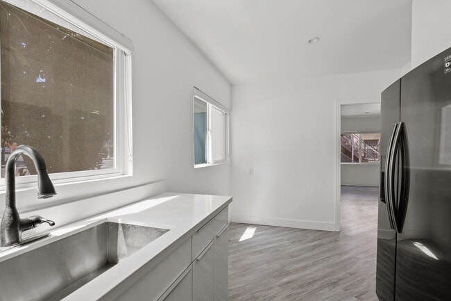 UNIT 1486 available on 9/10/25 - 1486 Silver Lake Blvd.