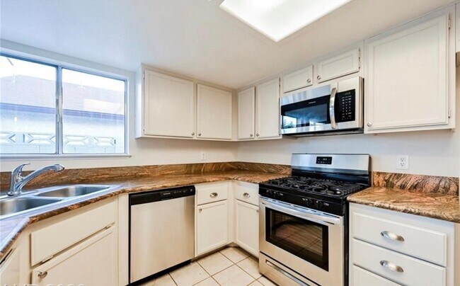 Building Photo - 3100 N Tenaya Wy