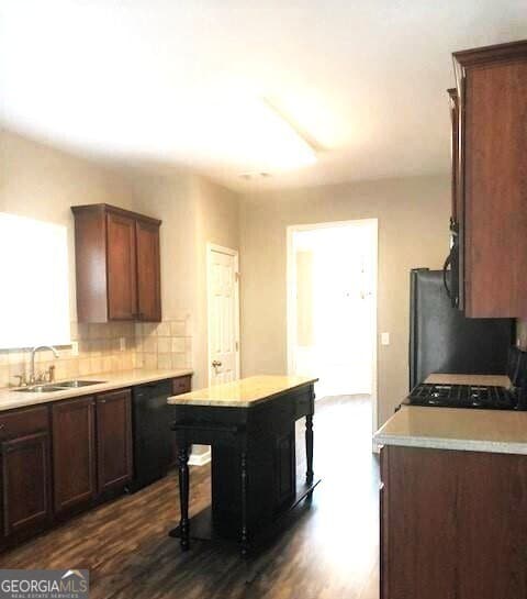 Building Photo - 77 Lakeshore Pkwy