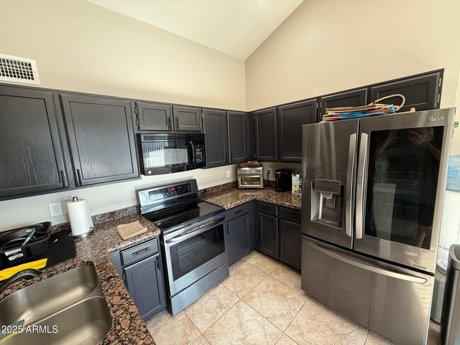 Building Photo - 5535 W Willow Ave