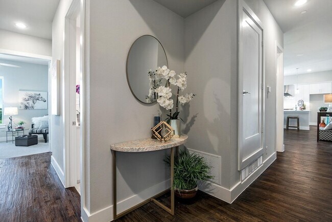 Building Photo - 770 N Plano Rd