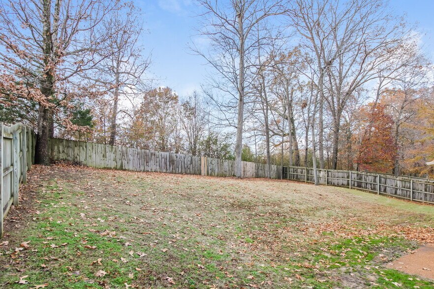 Building Photo - 105 Norma Carol Cove