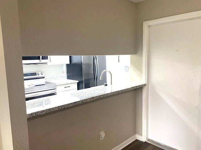 Building Photo - 3075 Walnut Bend Ln