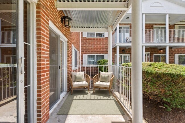 Building Photo - 47 Bayberry Dr