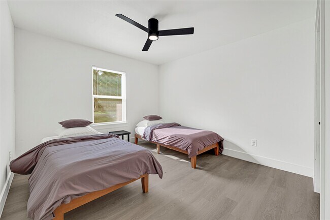 Building Photo - 1008 Danube St