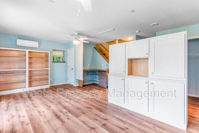 Building Photo - 10 Wellspring Ln