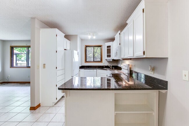 Building Photo - 2 Bed | 1.5 Bath | Townhome in Eden Prairie | 2 Garages Spaces Included
