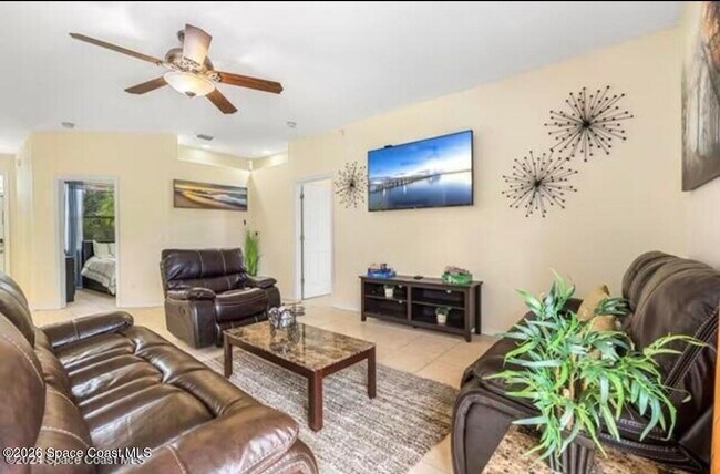 Building Photo - 463 Eldron Blvd NE