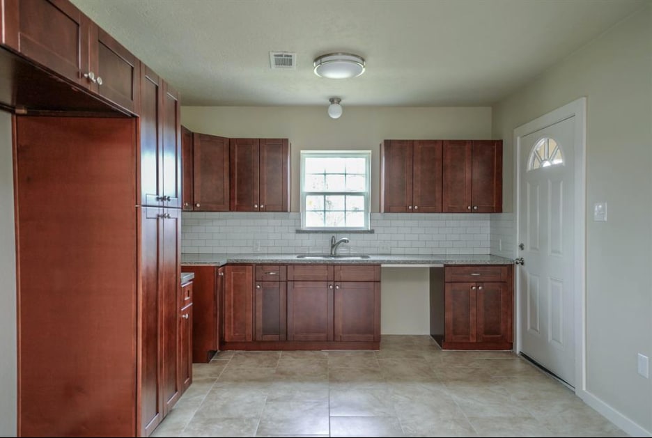 Kitchen - 305 Albert St
