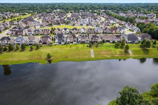 Building Photo - Unfurnished Luxury Home in Germantown with Lake Views & Wildlife