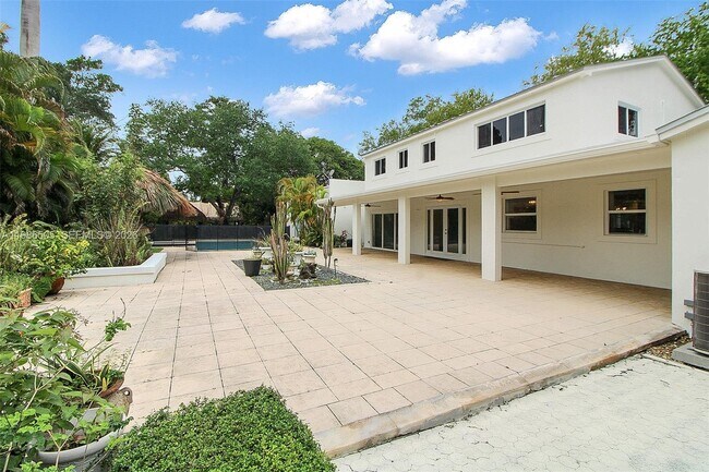 Building Photo - 6900 SW 104th St