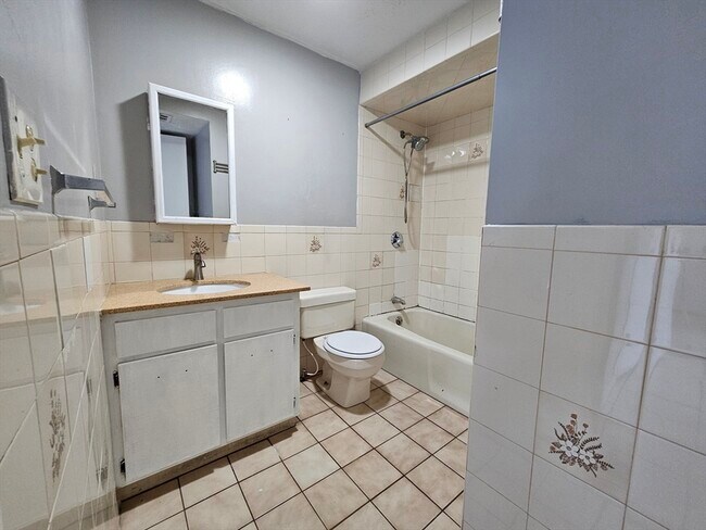 Building Photo - 49 Cottage St