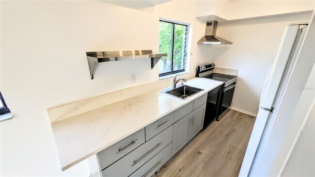 Building Photo - 6973 Madonna Pl