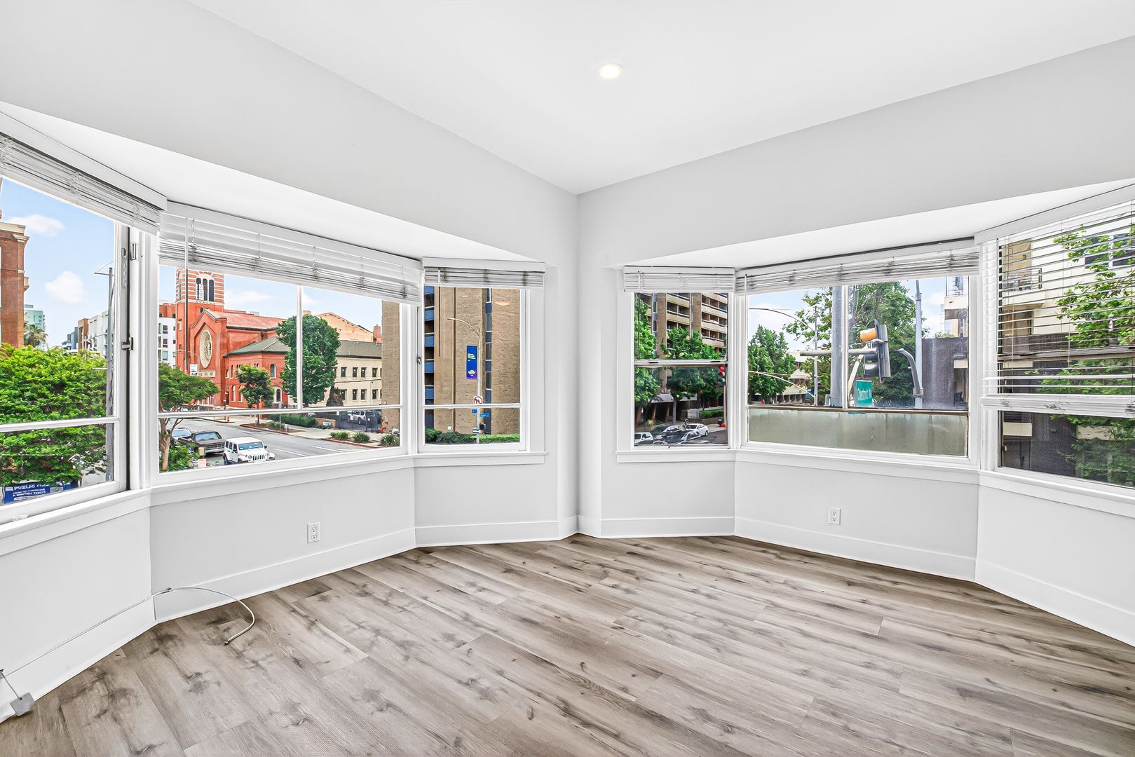 Building Photo - 405 W 3rd St