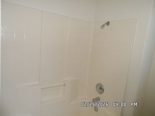 Building Photo - 3 Bedrooms, 2 Bathrooms, Approx 1582 sq. ft., 2 Car Garage, Fenced Back Yard, Rock-scaped Front Y...