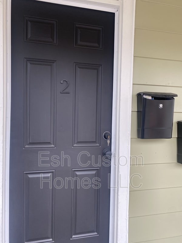 Building Photo - 741 Manor St