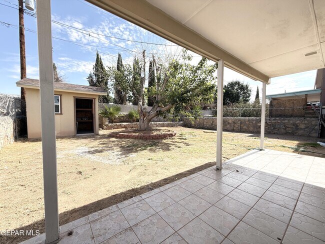 Building Photo - 10405 Ashwood Dr