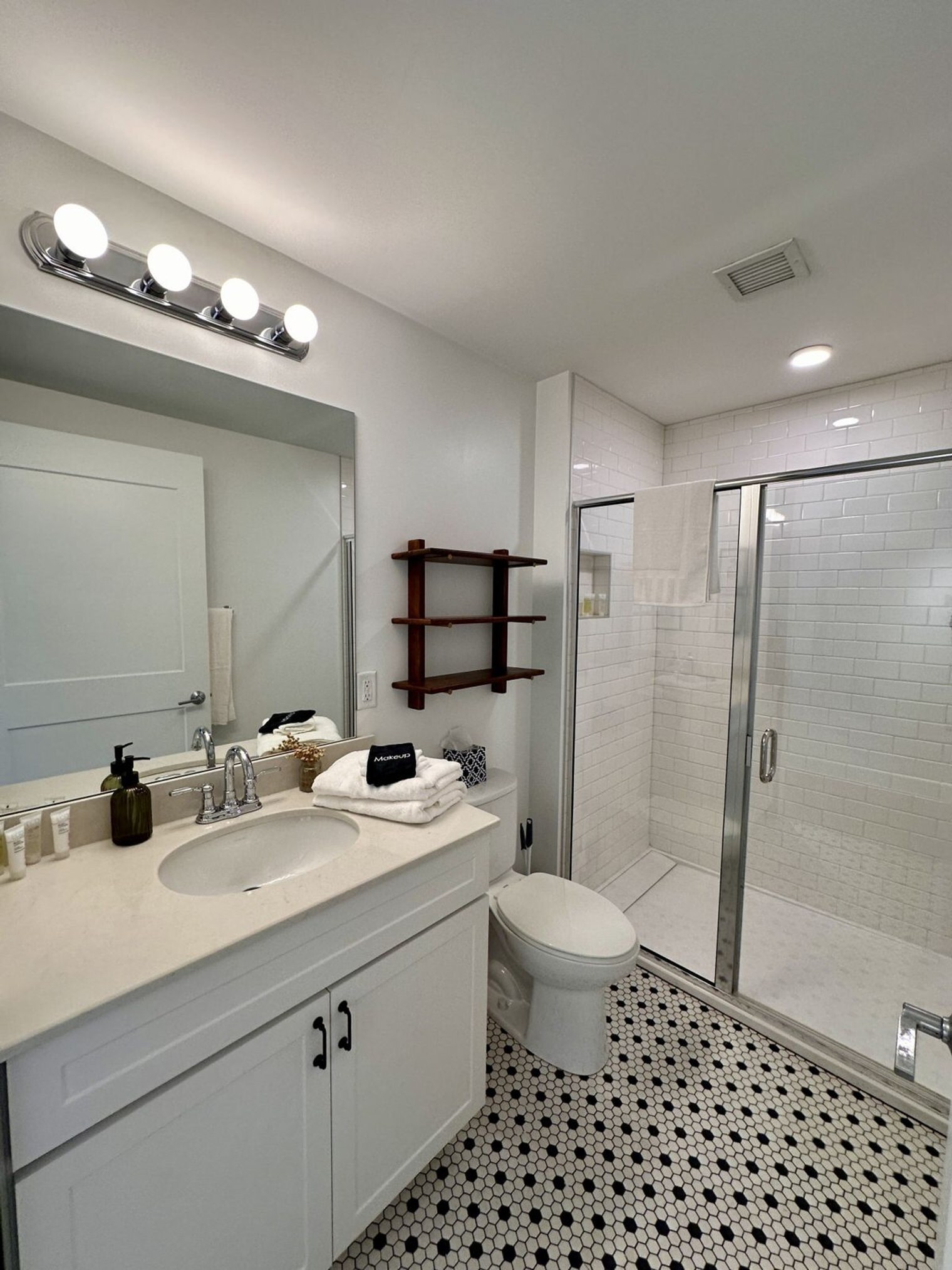 Building Photo - 758 N Broadway