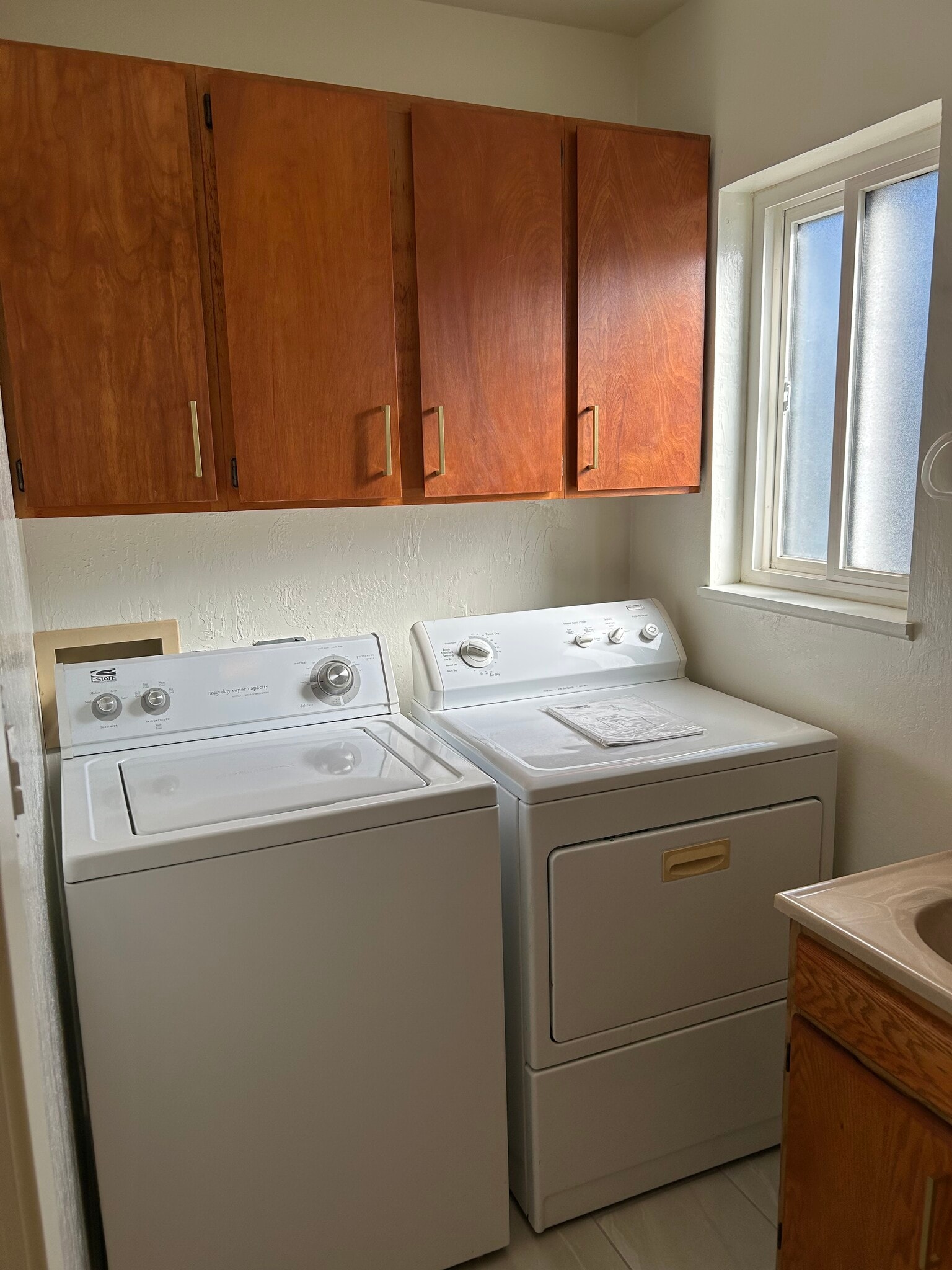 Building Photo - 6104 Bernhard Ave