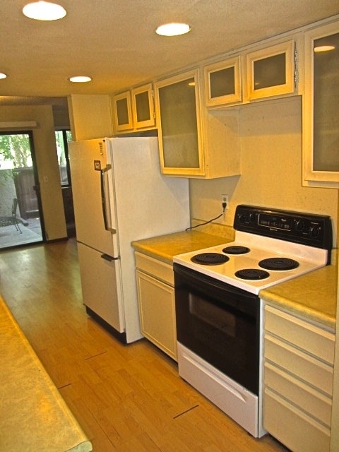 Building Photo - Pre-Lease 4 Bedroom 3.5 Bath Townhouse.