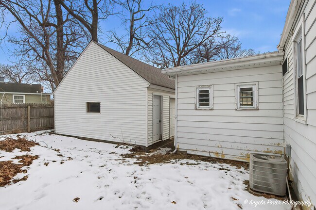 Building Photo - 33759 N Lake Shore Dr