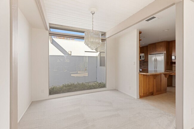 Building Photo - Stunning Mid-Century Modern 4 BR 3 BA with Bonus Room and Office