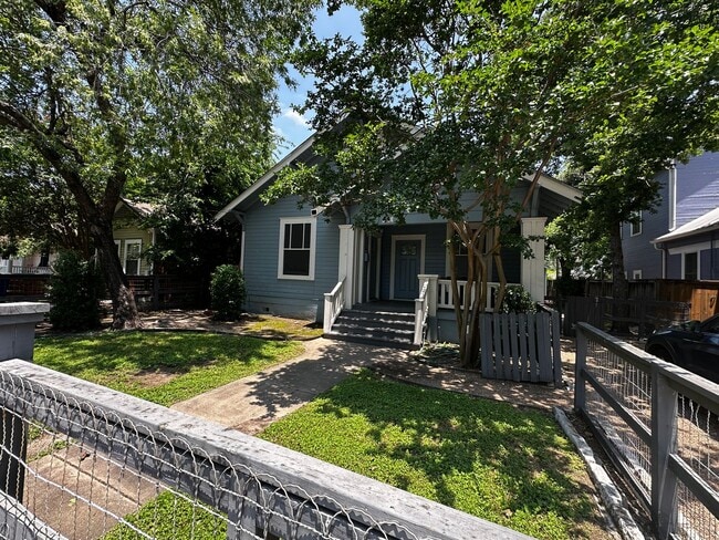 Building Photo - UT PRE-LEASE: Hyde Park 4 bed / 3 bath.  O...