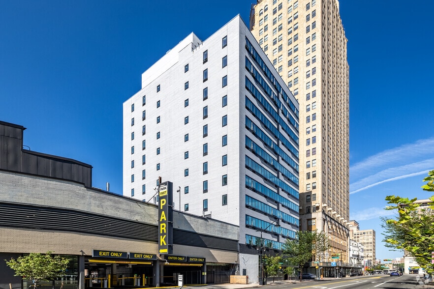 Building Photo - The Mercer