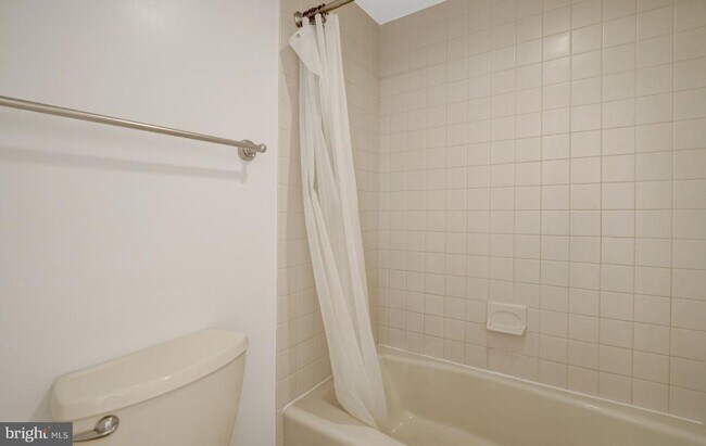 Building Photo - 1530 Key Blvd