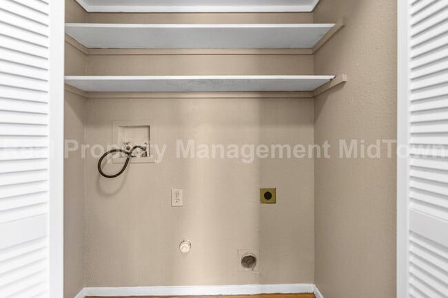 Building Photo - 3807 Glengate Dr