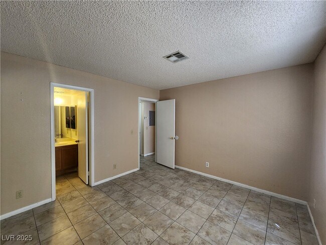 Building Photo - 1412 Oak Rock Dr