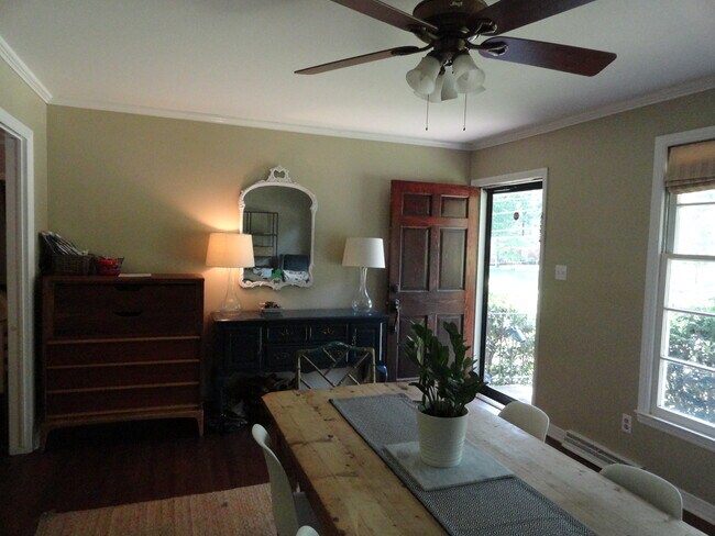 Building Photo - 5531 Farmbrook Dr