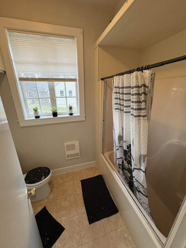 Building Photo - 1552 Madison Ave