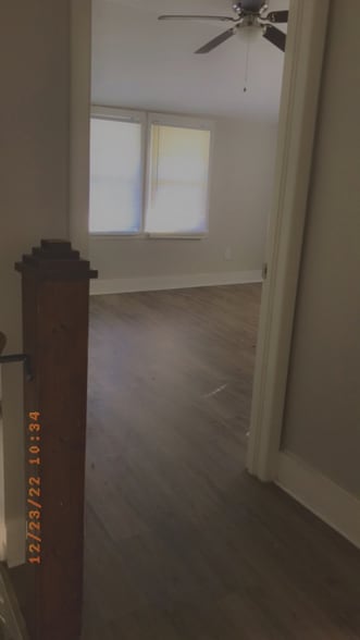 Building Photo - 207 N Elm St