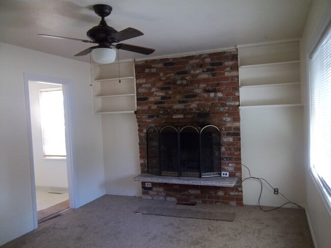 Building Photo - VIDEOTOUR: Don't Blink, This will be gone! PETS WELCOME