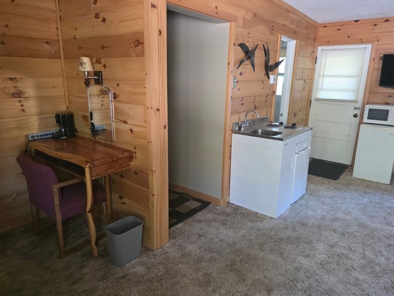 Building Photo - T Bird Country Apartments