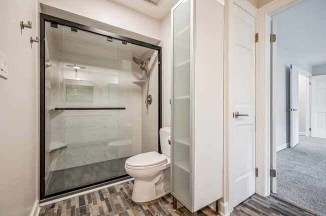 Building Photo - Gorgeous & Spacious Lincolshire Townhouse ...