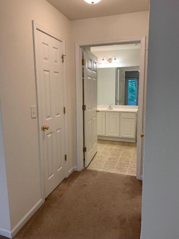 Building Photo - 4850 Meadowsweet Dr