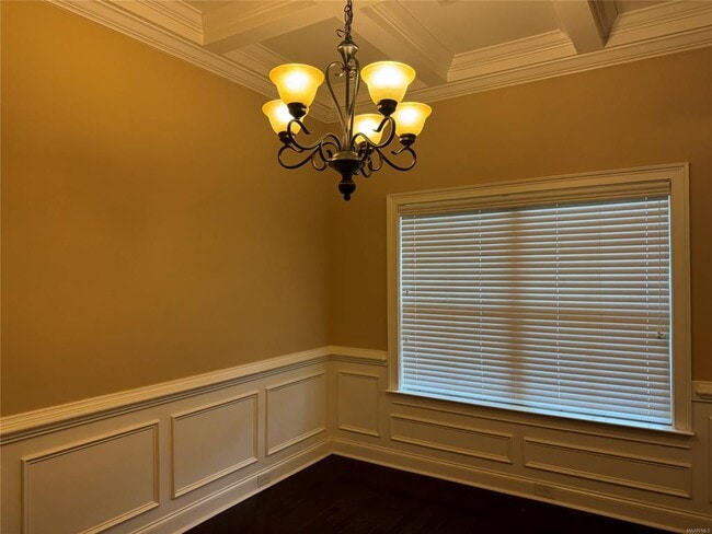 Building Photo - 436 Sydney Dr N