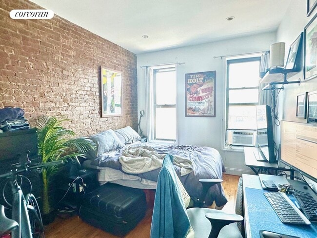 Primary Photo - 235 E 4th St