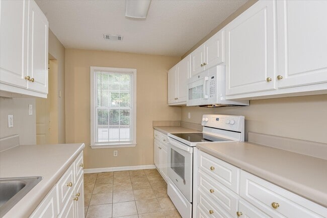 Building Photo - 128 Shelby Dr