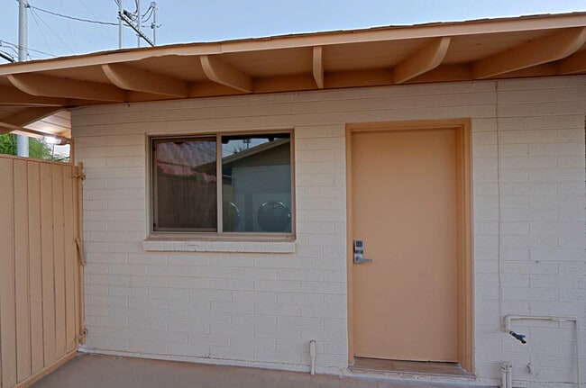 Building Photo - 6203 N 12th Pl