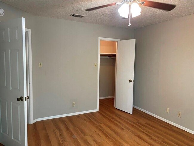 Building Photo - 3306 Dunliegh Dr