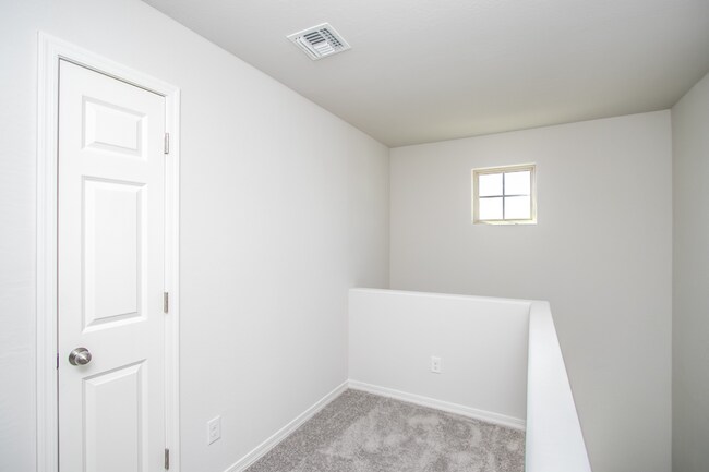 Building Photo - 3Br Home $1799 59th Ave/Broadway