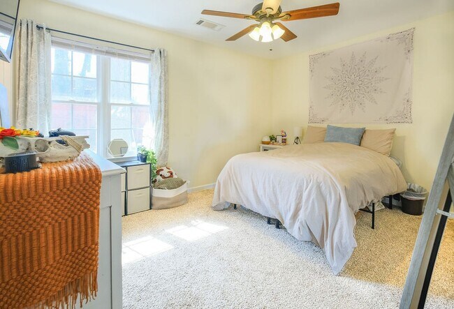 Building Photo - 15 White Street Extension