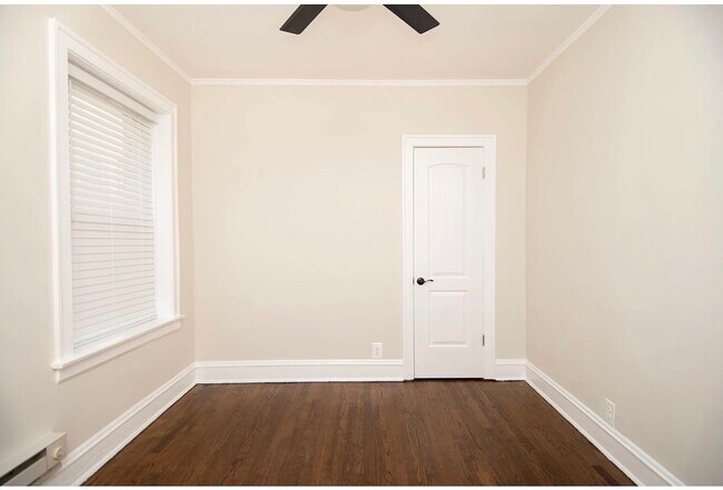 Building Photo - 3815 N Greenview Ave