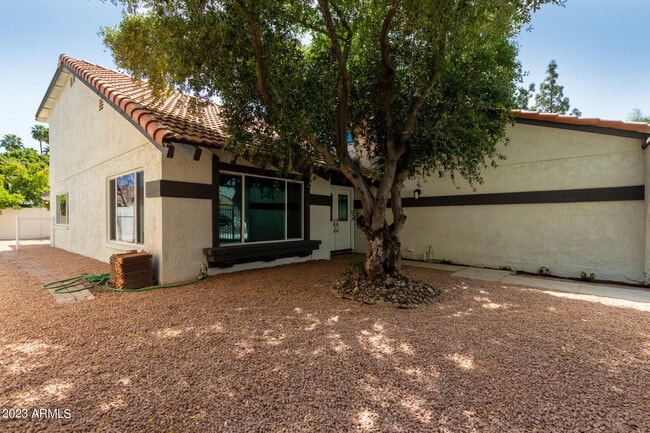 Building Photo - 1337 E Northshore Dr