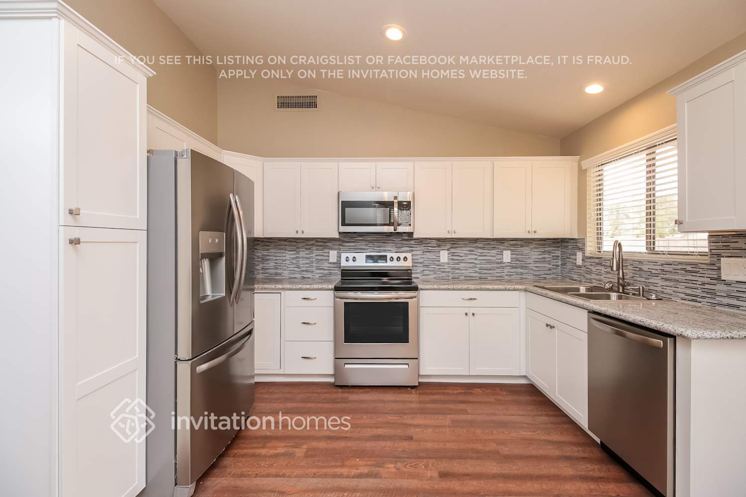 Building Photo - 30737 N Royal Oak Way