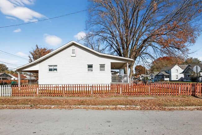 Building Photo - 3001 Myrtle Ave